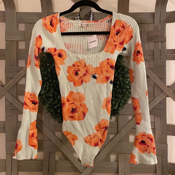 NWOT Free People bodysuit. Size small - Picture 2 of 4